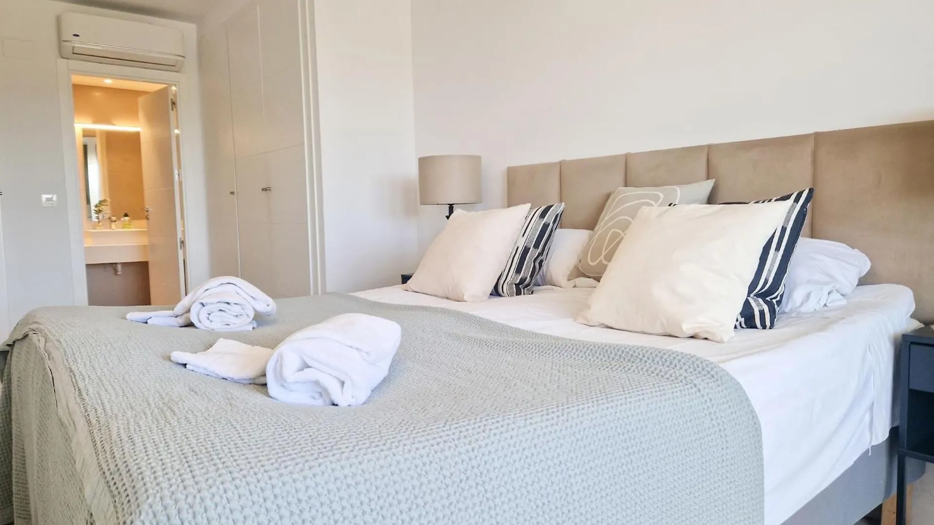 Modern 2 Bed Apartment - Jardines De Las Lagunas MIJAS COSTA