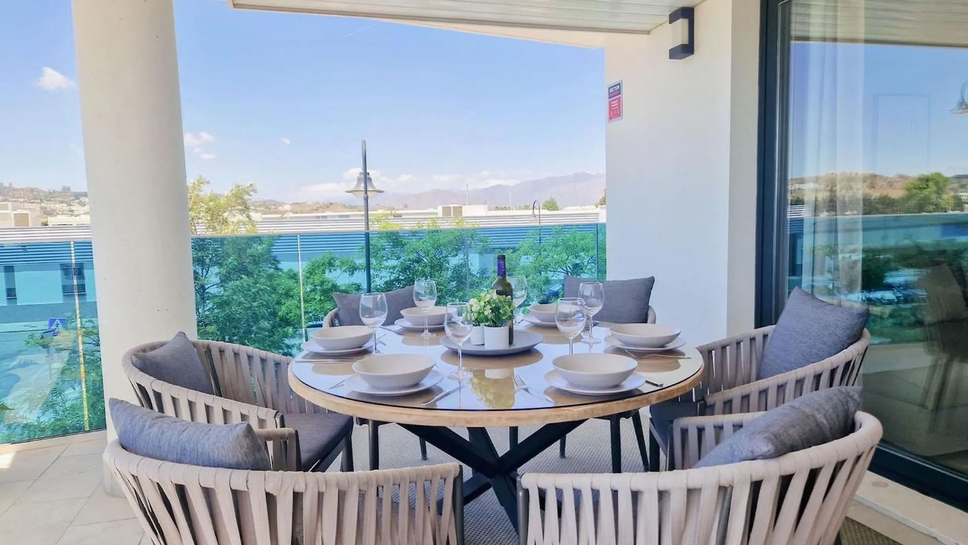 Modern 2 Bed Apartment - Jardines De Las Lagunas MIJAS COSTA