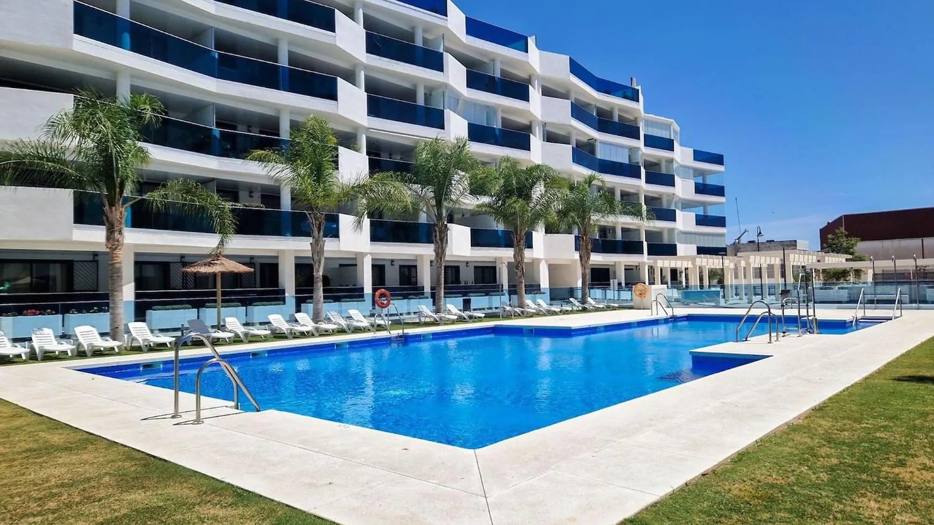 Modern 2 Bed Apartment - Jardines De Las Lagunas MIJAS COSTA